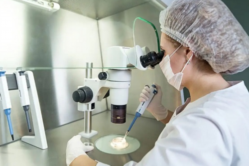 子宫内膜炎出血的处理方式是怎样，子宫内膜炎一直出血怎么治疗